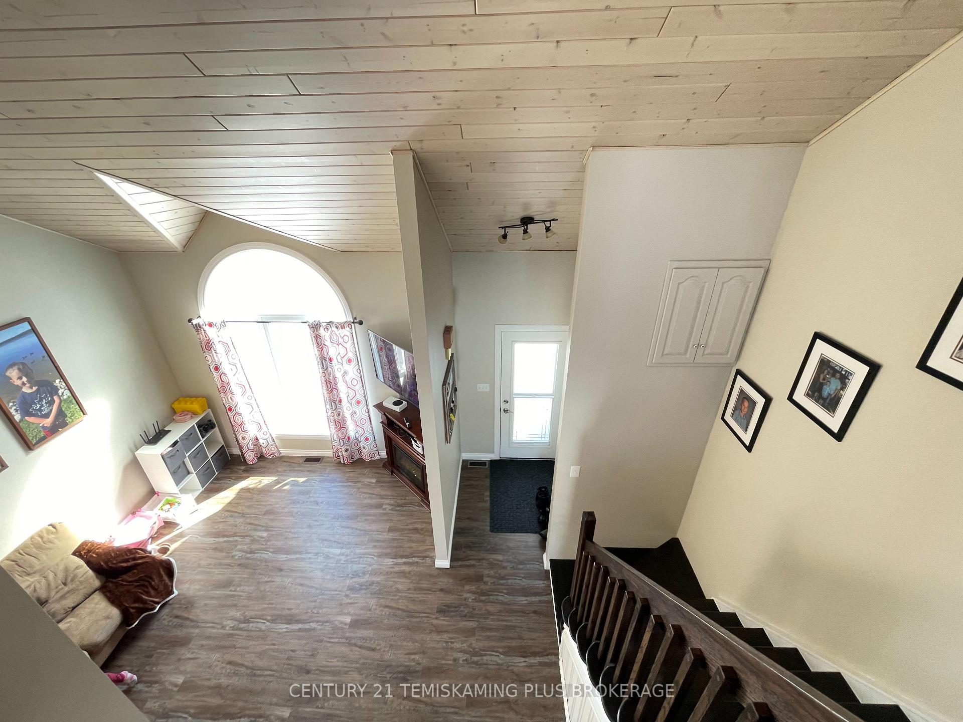 Photo 27 of 32 Tenth Avenue N, Armstrong, Earlton — HOMEH