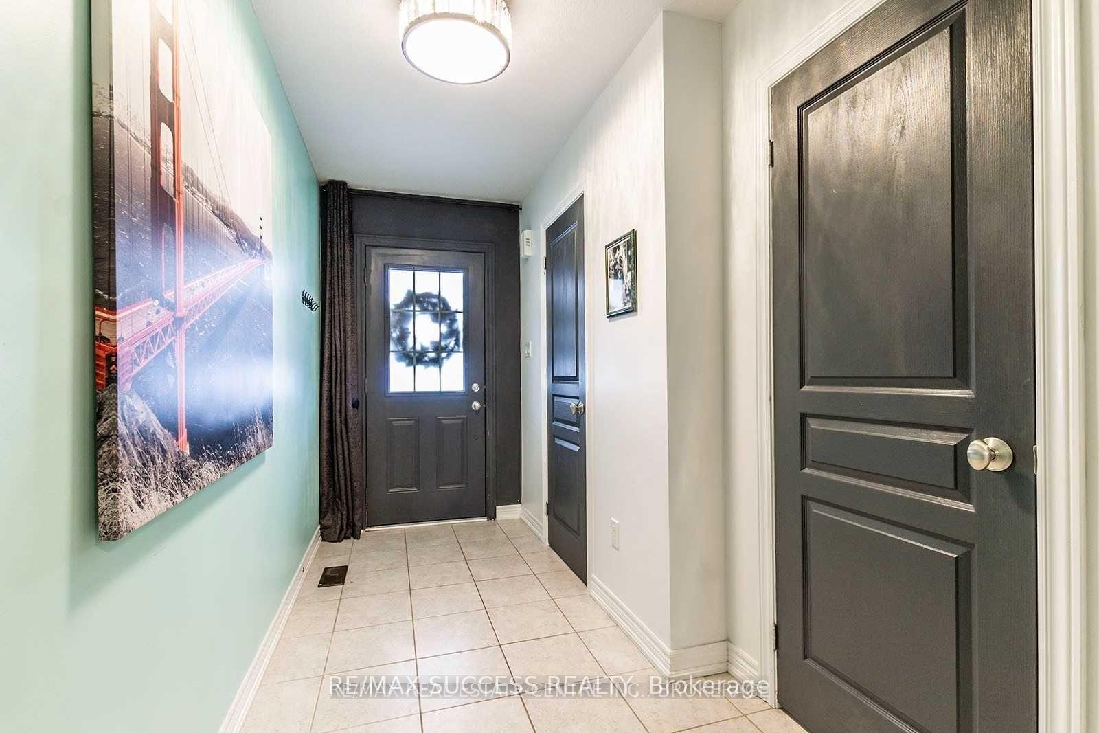 Photo 3 of Unit 10, 10 Pumpkin Pass, Hamilton, Binbrook — HOMEH