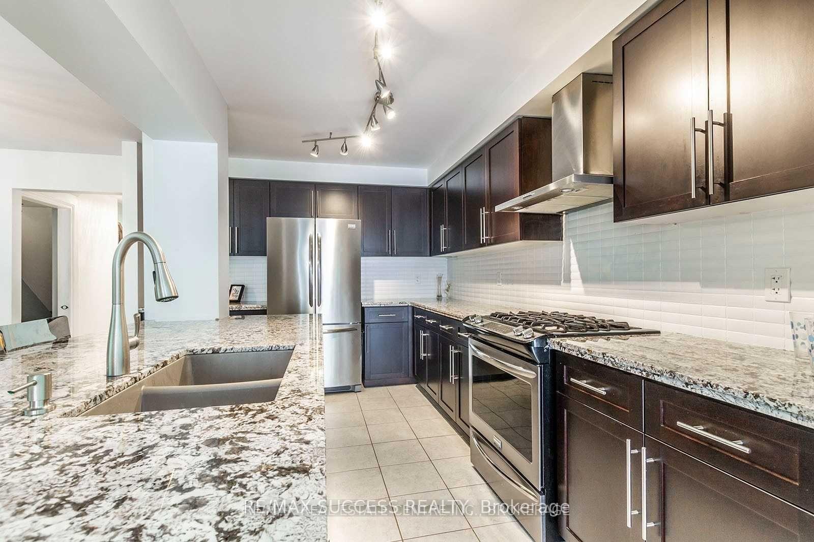 Photo 6 of Unit 10, 10 Pumpkin Pass, Hamilton, Binbrook — HOMEH