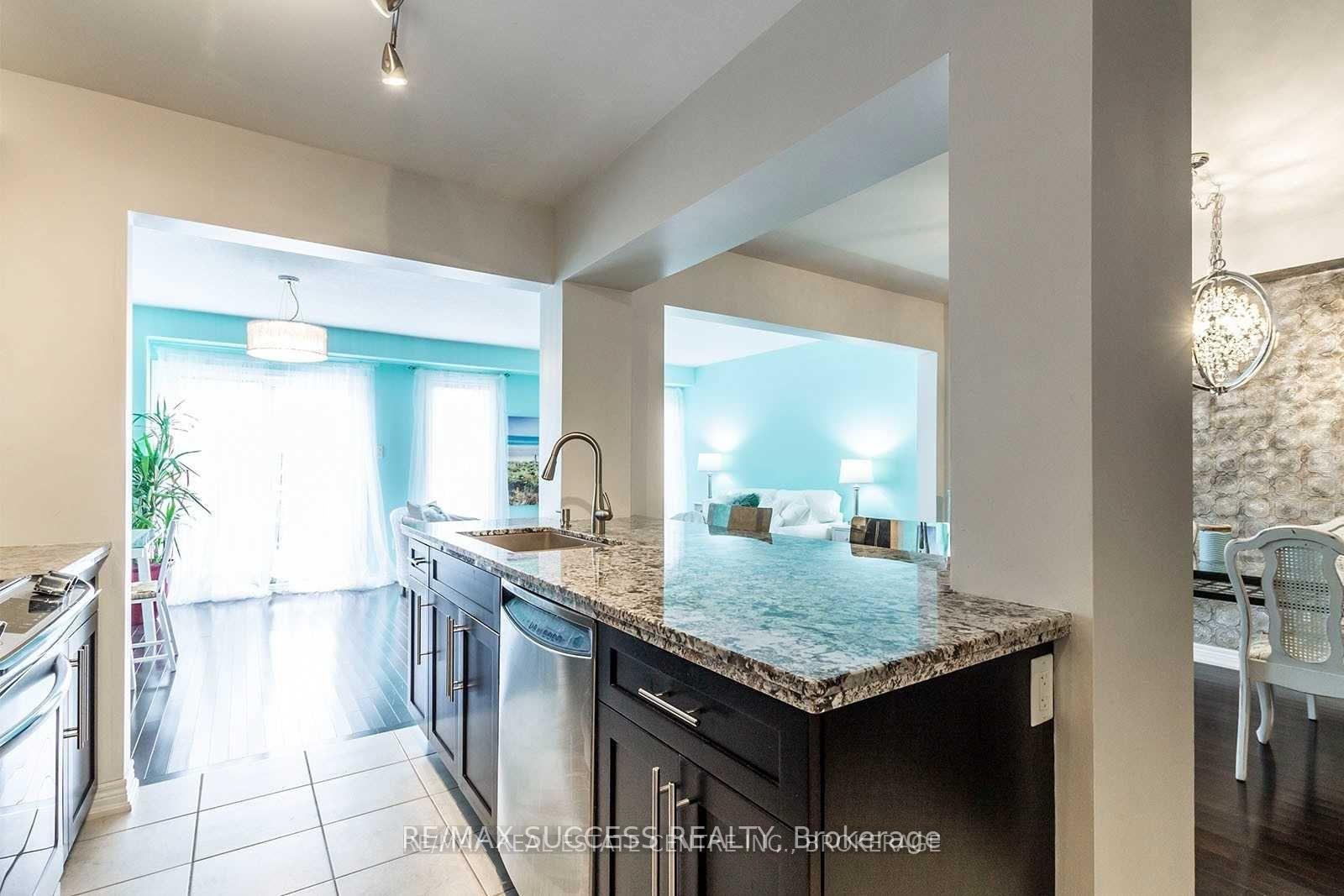Photo 7 of Unit 10, 10 Pumpkin Pass, Hamilton, Binbrook — HOMEH