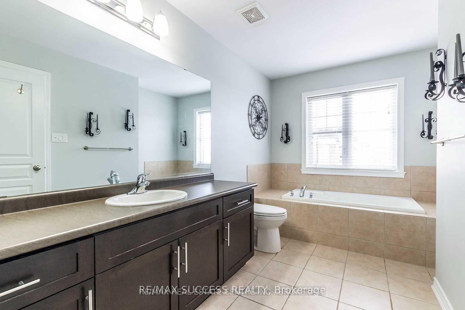Photo 11 of Unit 10, 10 Pumpkin Pass, Hamilton, Binbrook — HOMEH