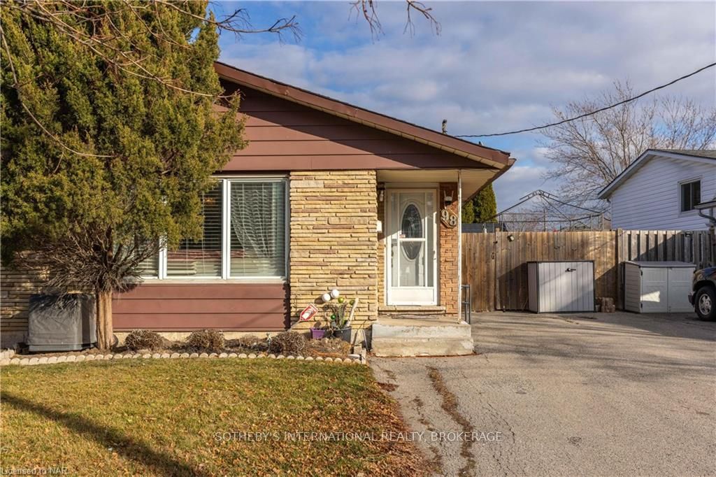 Photo 2 of 98 Dorchester Boulevard, St. Catharines, Carlton/Bunting — HOMEH