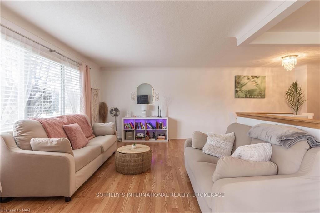 Photo 4 of 98 Dorchester Boulevard, St. Catharines, Carlton/Bunting — HOMEH
