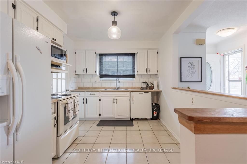 Photo 6 of 98 Dorchester Boulevard, St. Catharines, Carlton/Bunting — HOMEH