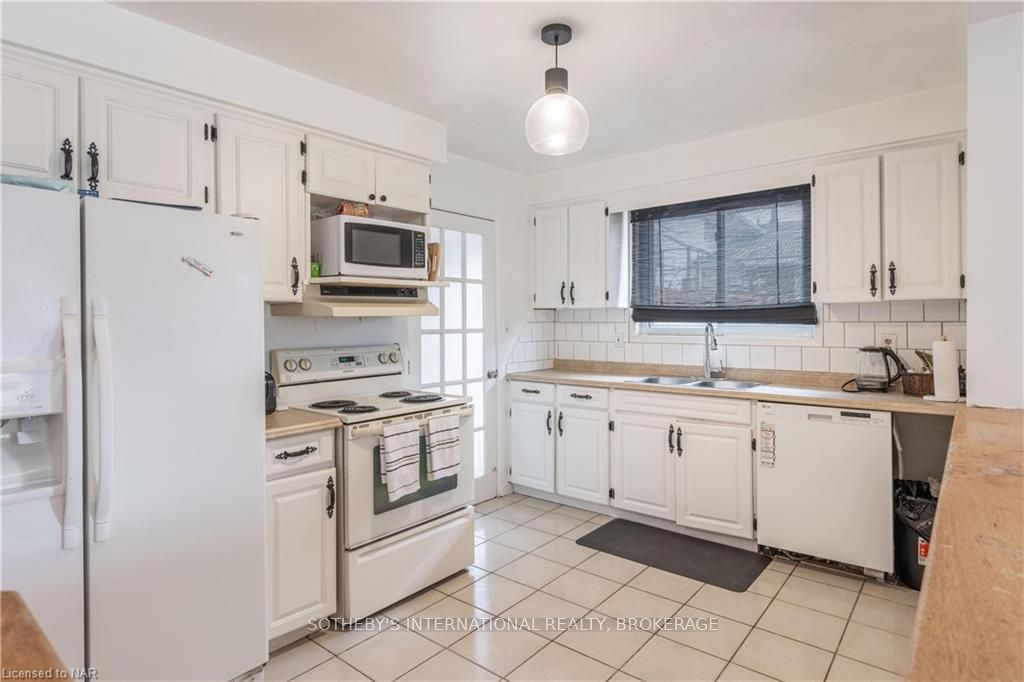 Photo 7 of 98 Dorchester Boulevard, St. Catharines, Carlton/Bunting — HOMEH