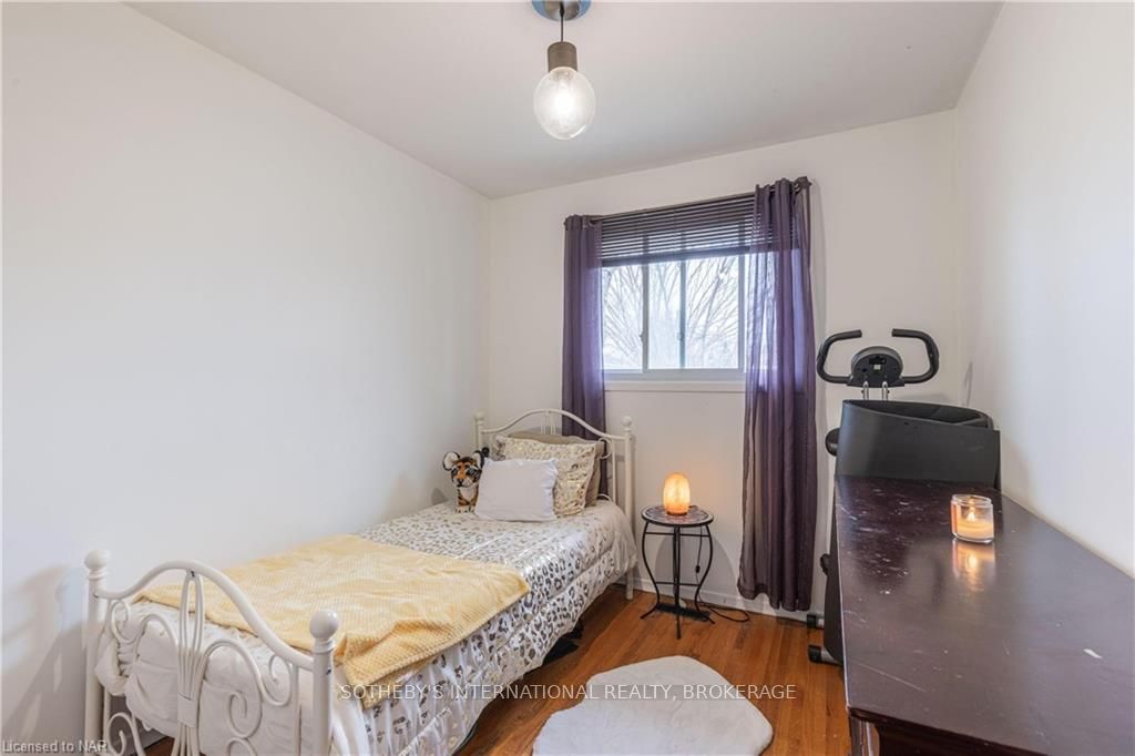 Photo 11 of 98 Dorchester Boulevard, St. Catharines, Carlton/Bunting — HOMEH