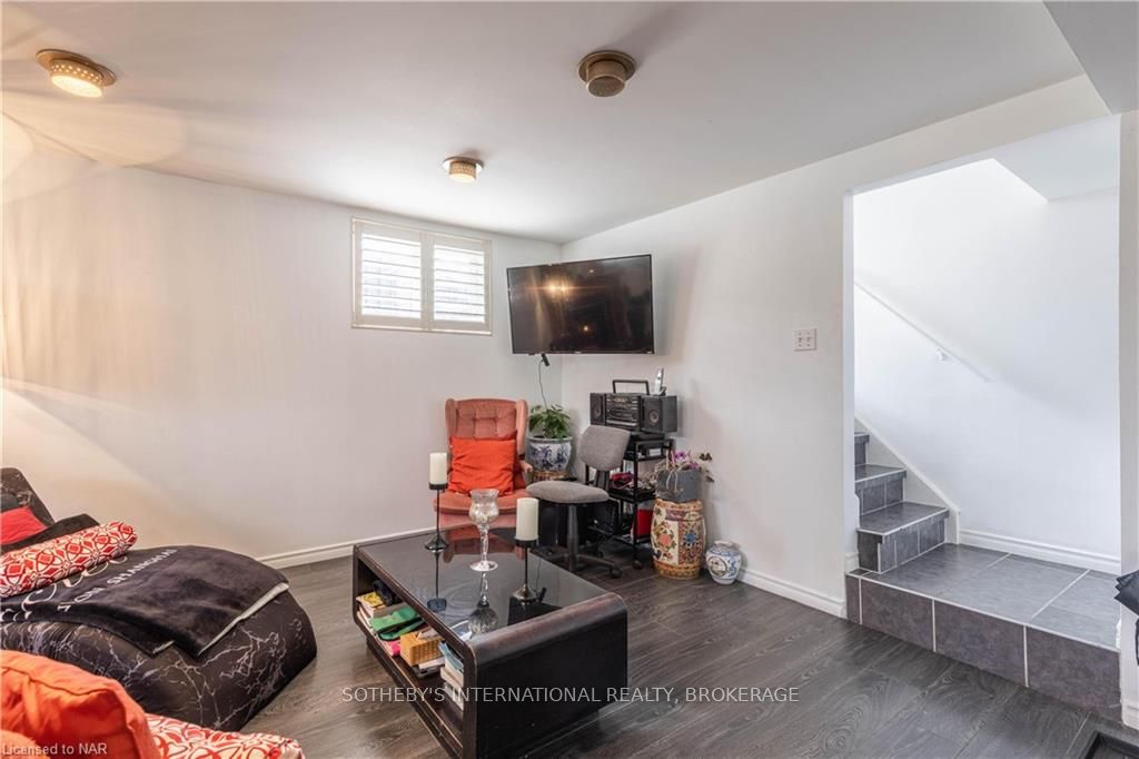 Photo 13 of 98 Dorchester Boulevard, St. Catharines, Carlton/Bunting — HOMEH
