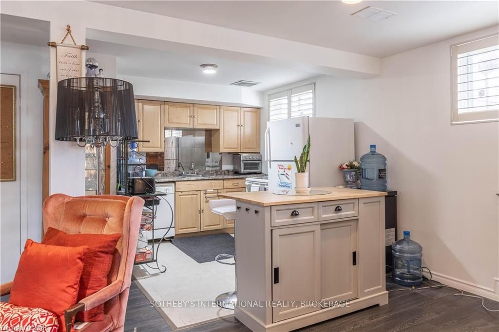 Photo 15 of 98 Dorchester Boulevard, St. Catharines, Carlton/Bunting — HOMEH