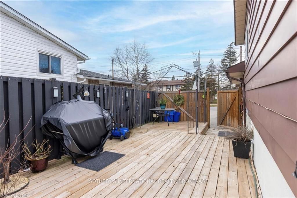 Photo 20 of 98 Dorchester Boulevard, St. Catharines, Carlton/Bunting — HOMEH