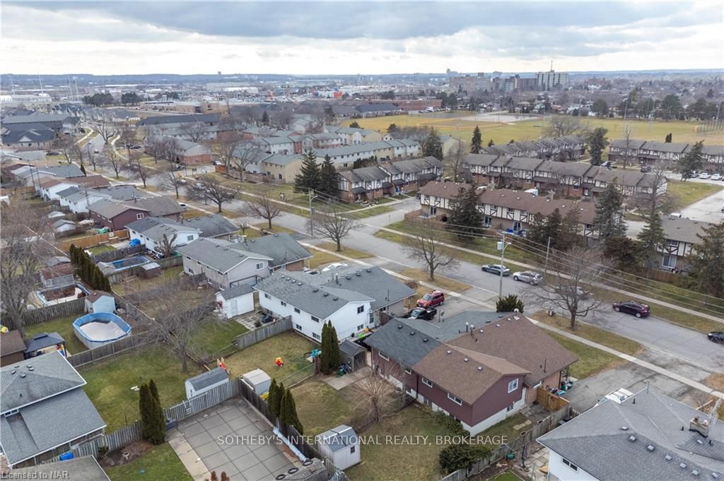 Photo 25 of 98 Dorchester Boulevard, St. Catharines, Carlton/Bunting — HOMEH