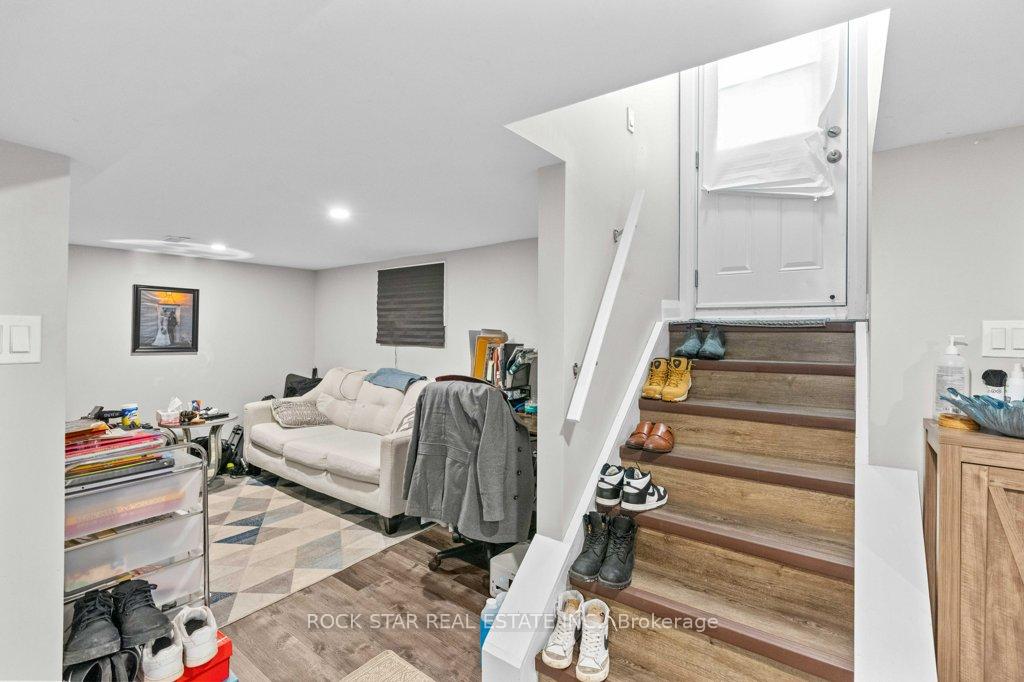 Photo 3 of 20 Holton Avenue S, Hamilton, Gibson — HOMEH