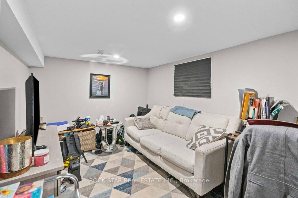 Photo 4 of 20 Holton Avenue S, Hamilton, Gibson — HOMEH
