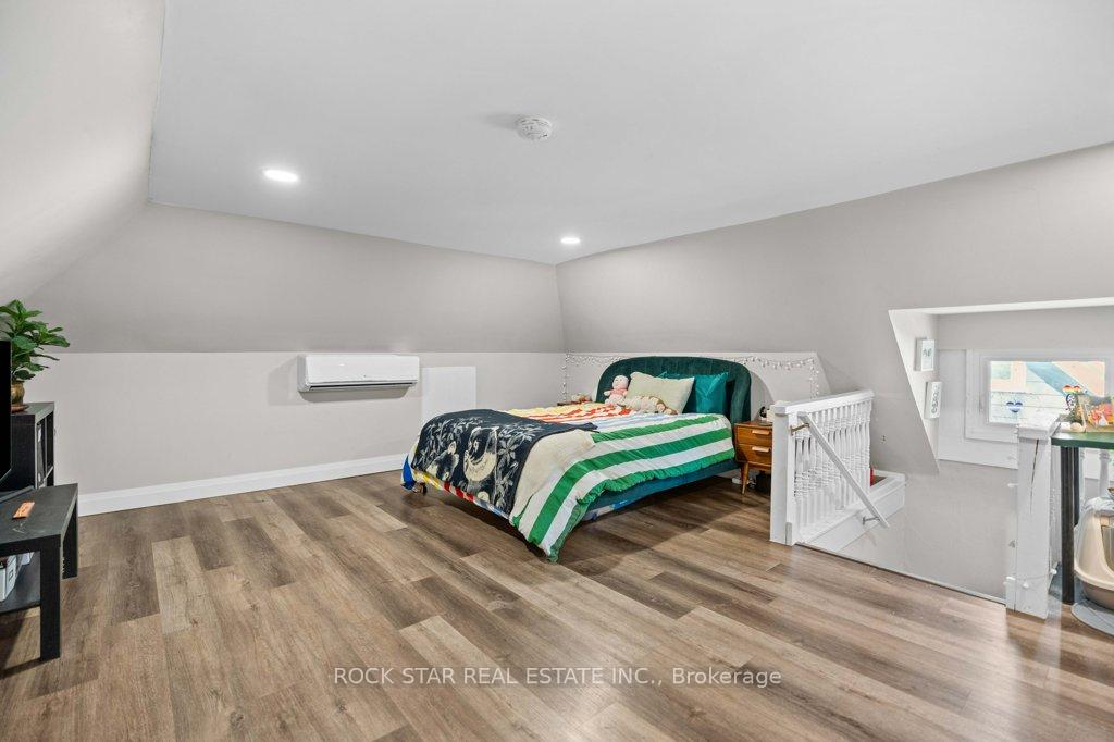 Photo 17 of 20 Holton Avenue S, Hamilton, Gibson — HOMEH
