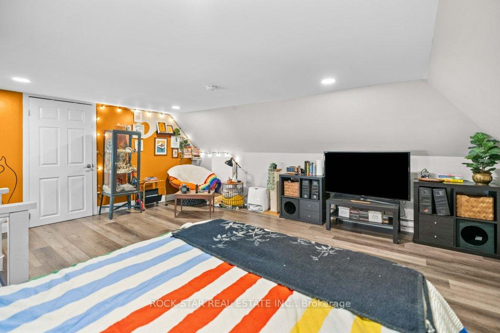 Photo 19 of 20 Holton Avenue S, Hamilton, Gibson — HOMEH