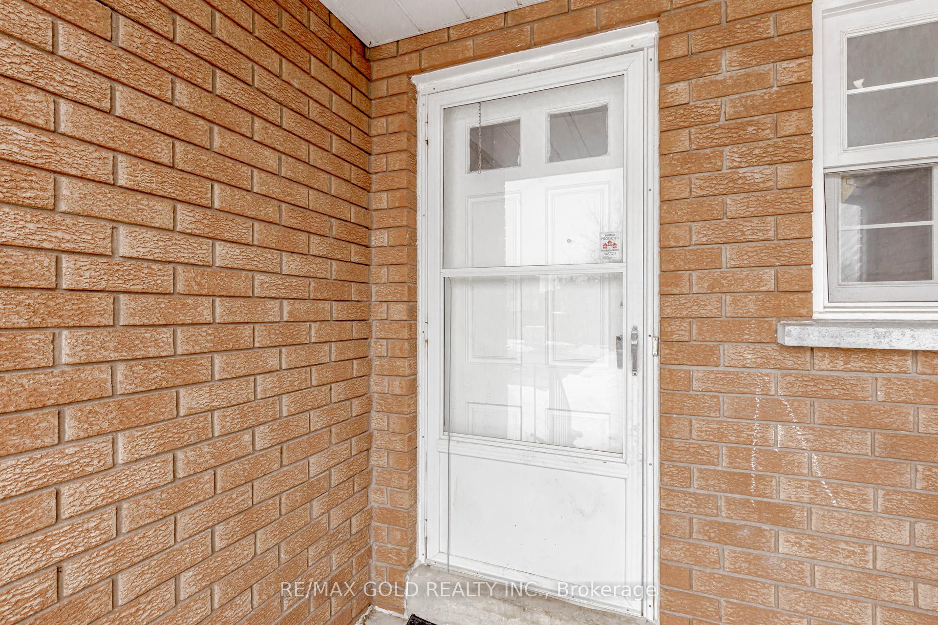 Photo 5 of 91 Tulip Drive, Brampton, Fletcher's Creek South — HOMEH