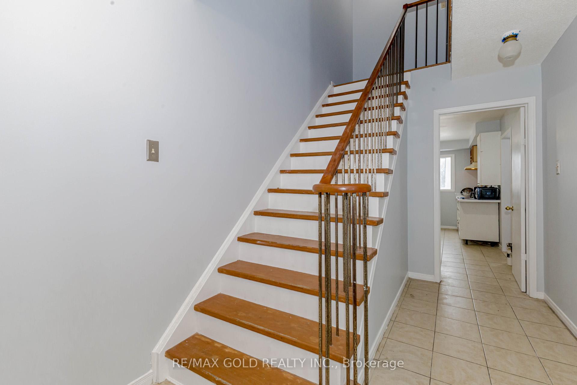 Photo 7 of 91 Tulip Drive, Brampton, Fletcher's Creek South — HOMEH