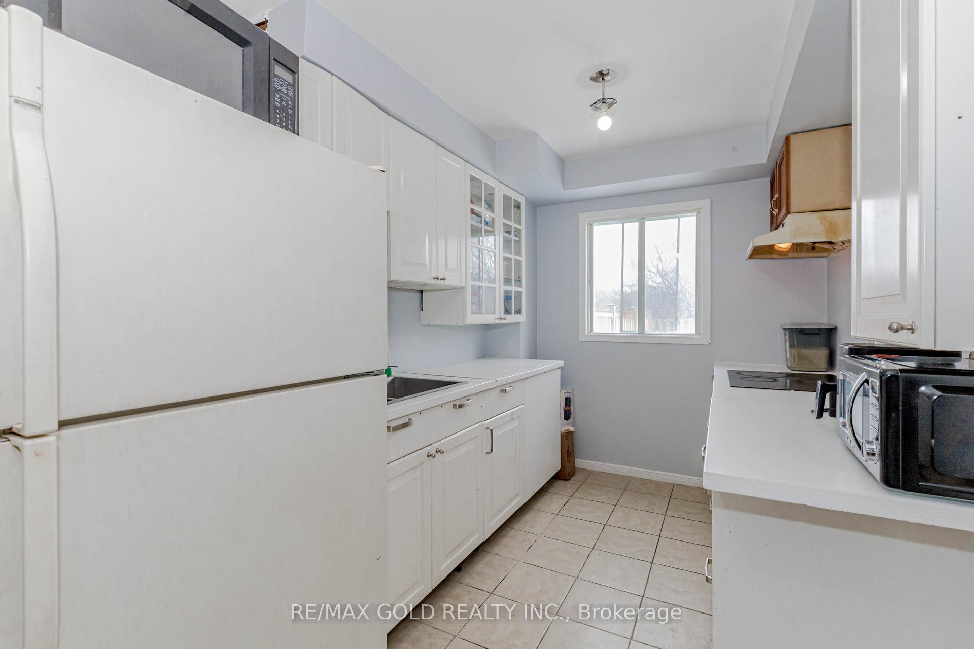 Photo 10 of 91 Tulip Drive, Brampton, Fletcher's Creek South — HOMEH