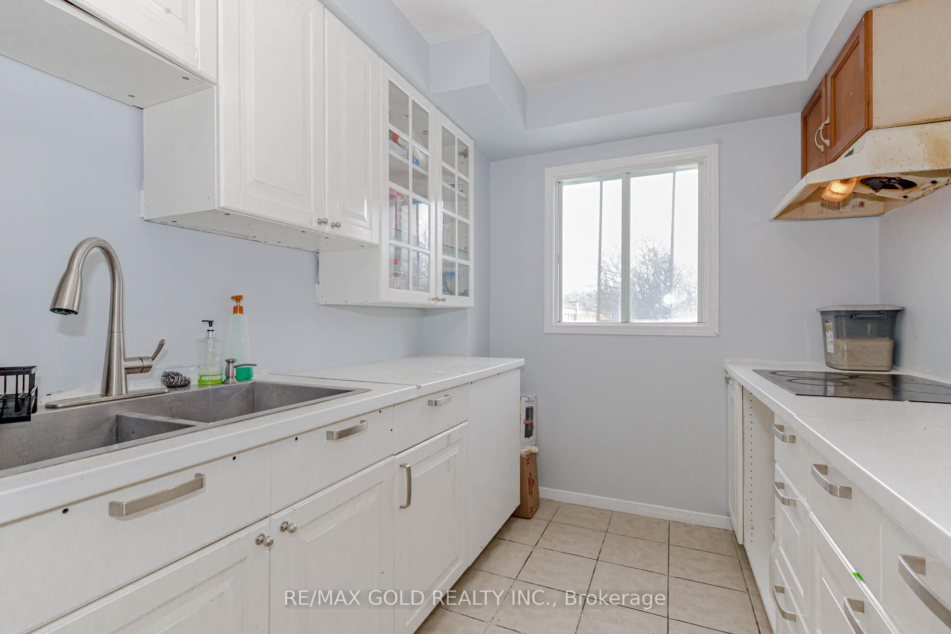Photo 11 of 91 Tulip Drive, Brampton, Fletcher's Creek South — HOMEH