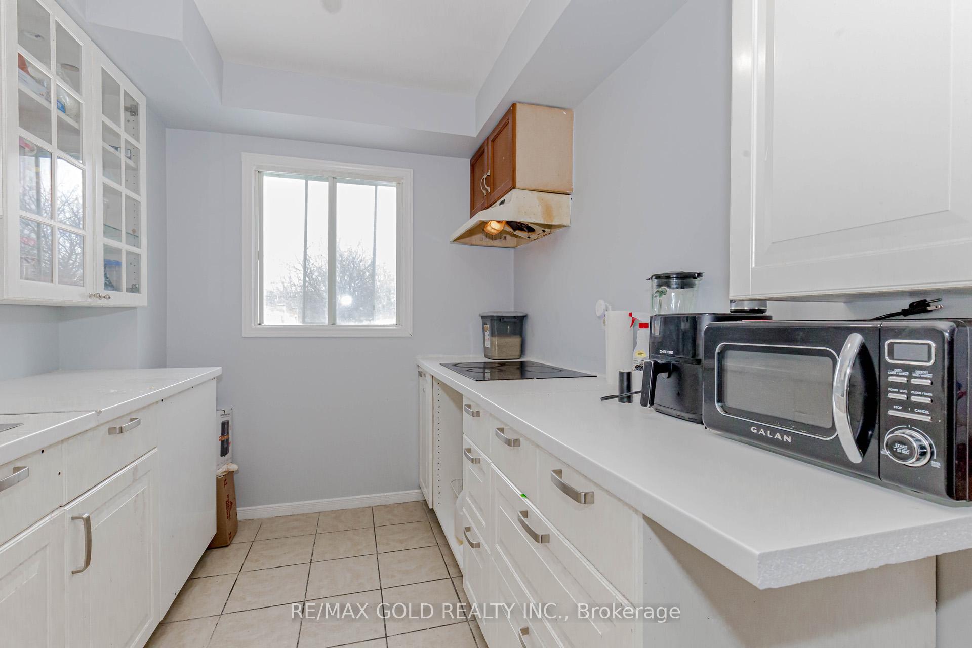 Photo 12 of 91 Tulip Drive, Brampton, Fletcher's Creek South — HOMEH