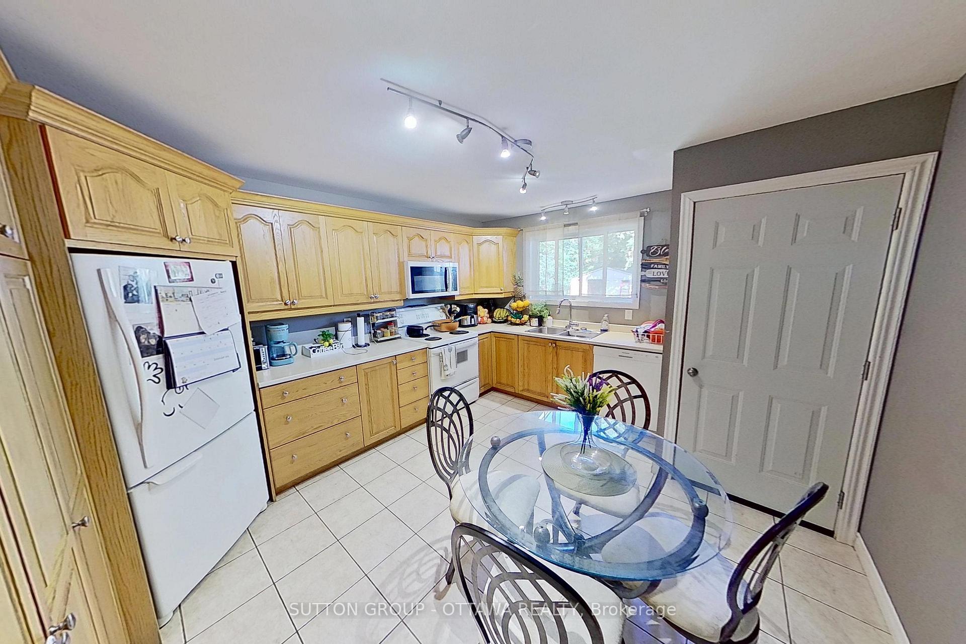 Photo 14 of 1000 Adley Road, Ottawa, Carson Grove — HOMEH