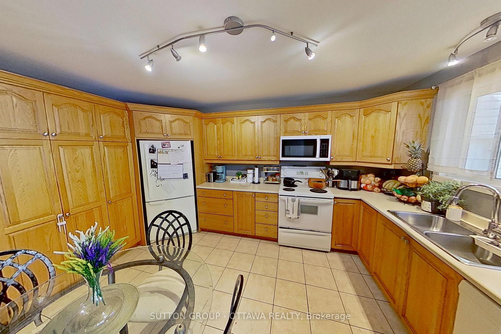 Photo 15 of 1000 Adley Road, Ottawa, Carson Grove — HOMEH