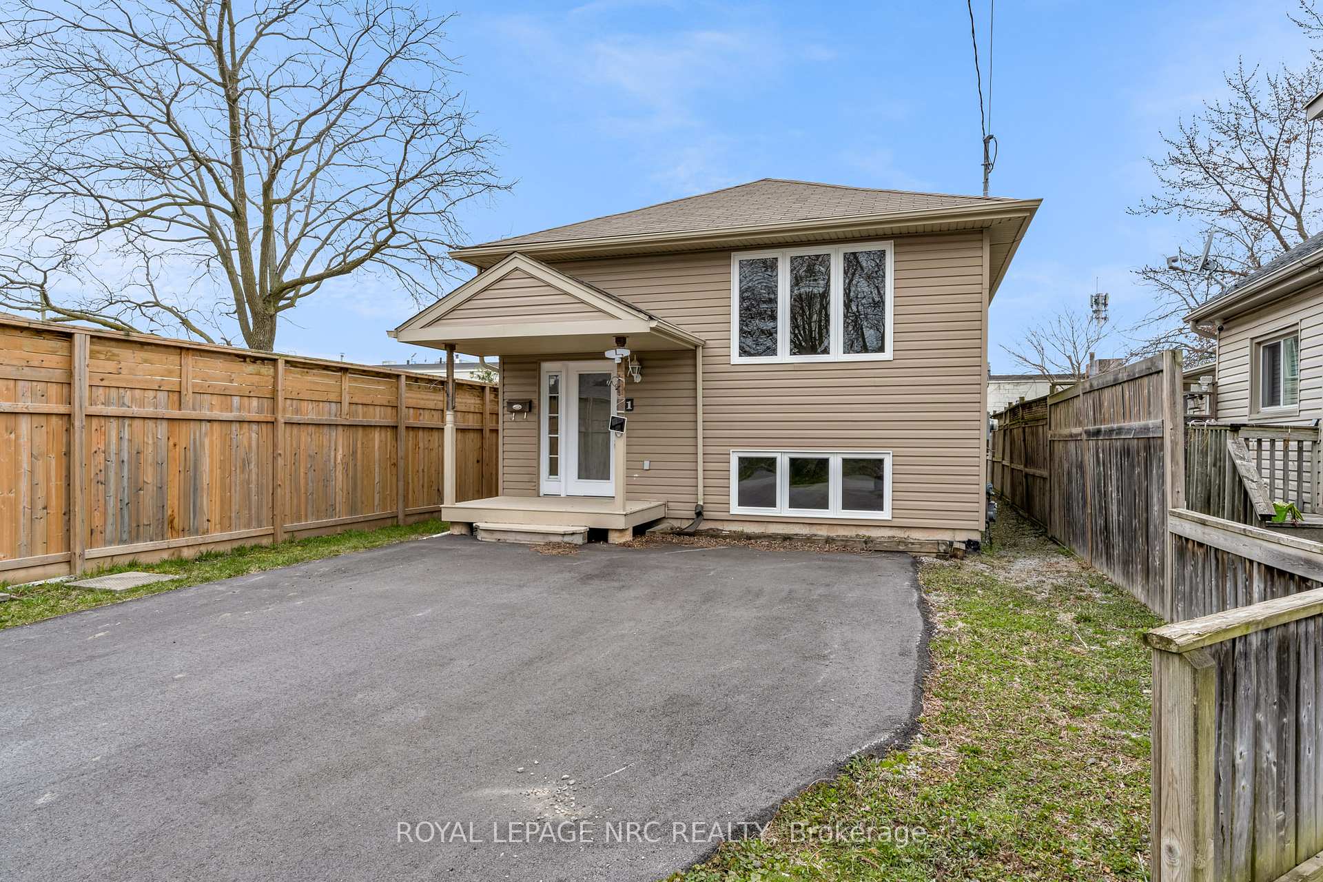 Photo 2 of 1 Thornton Street, St. Catharines, Secord Woods — HOMEH