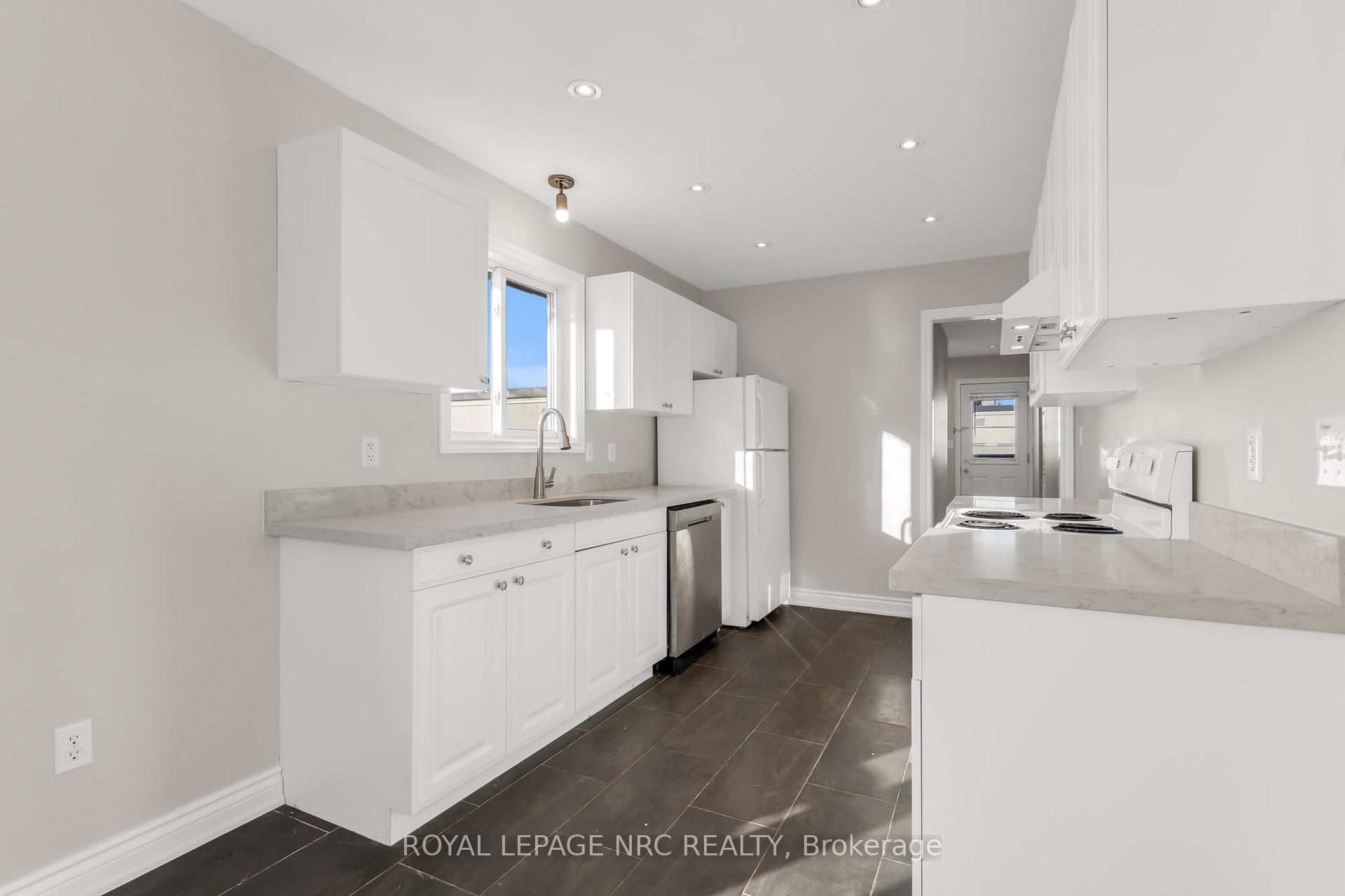 Photo 6 of 1 Thornton Street, St. Catharines, Secord Woods — HOMEH