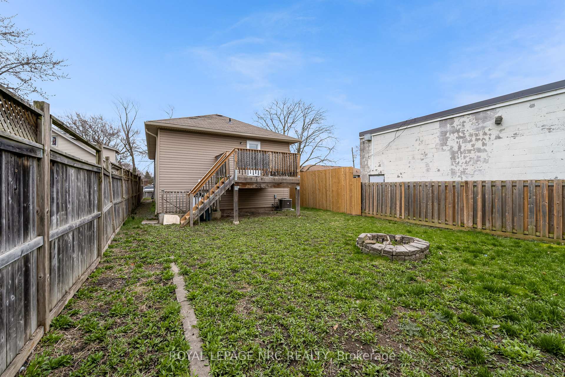 Photo 24 of 1 Thornton Street, St. Catharines, Secord Woods — HOMEH