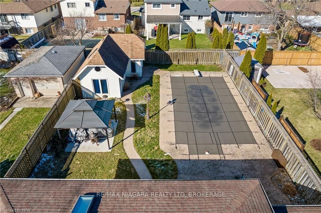 Photo 3 of 111 Sherman Drive, St. Catharines, Lakeport — HOMEH