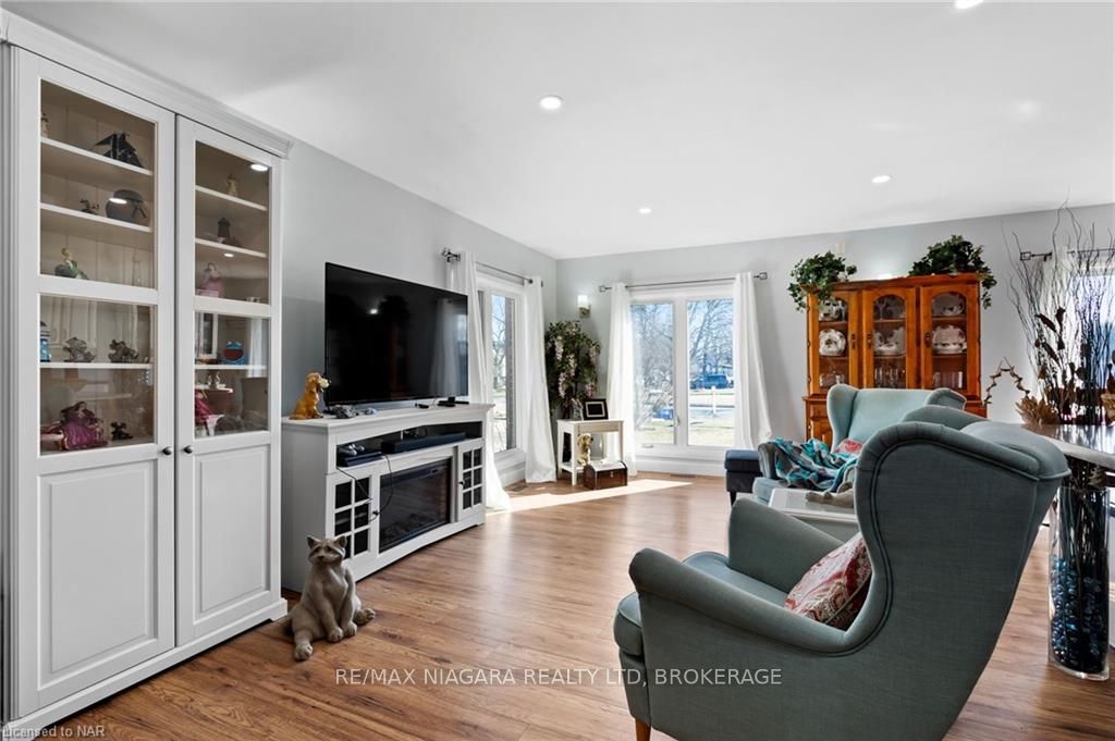 Photo 5 of 111 Sherman Drive, St. Catharines, Lakeport — HOMEH