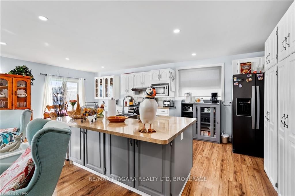 Photo 7 of 111 Sherman Drive, St. Catharines, Lakeport — HOMEH