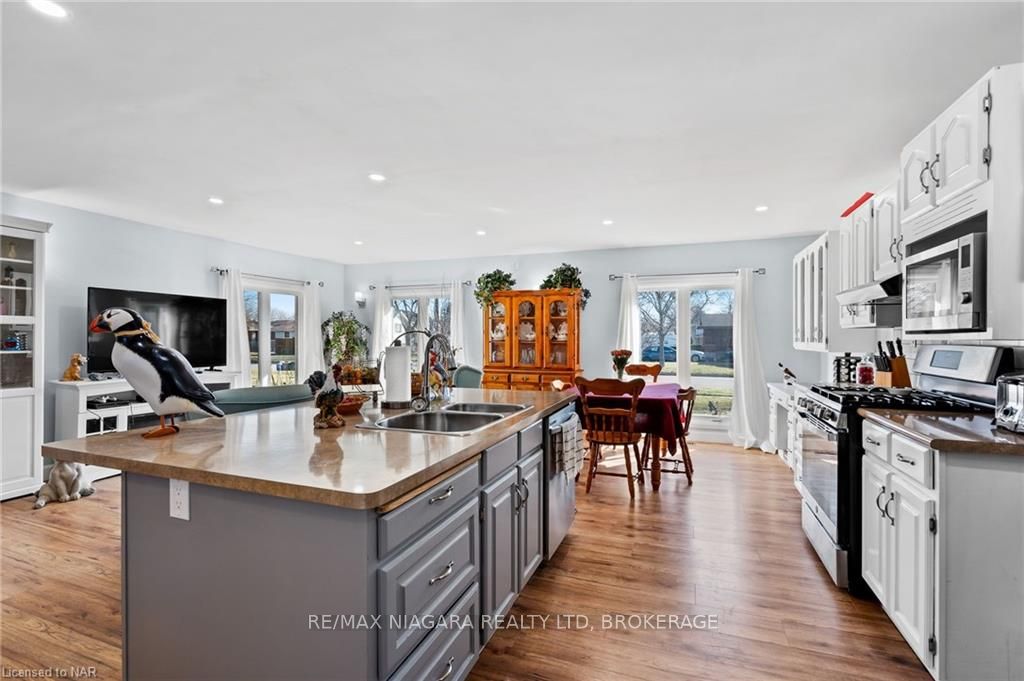 Photo 8 of 111 Sherman Drive, St. Catharines, Lakeport — HOMEH