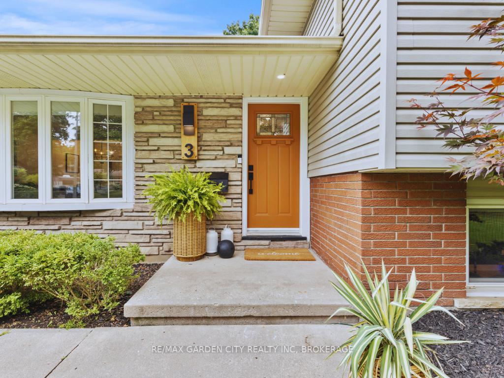 Photo 3 of 3 Cardinal Circle, St. Catharines, Vine/Linwell — HOMEH
