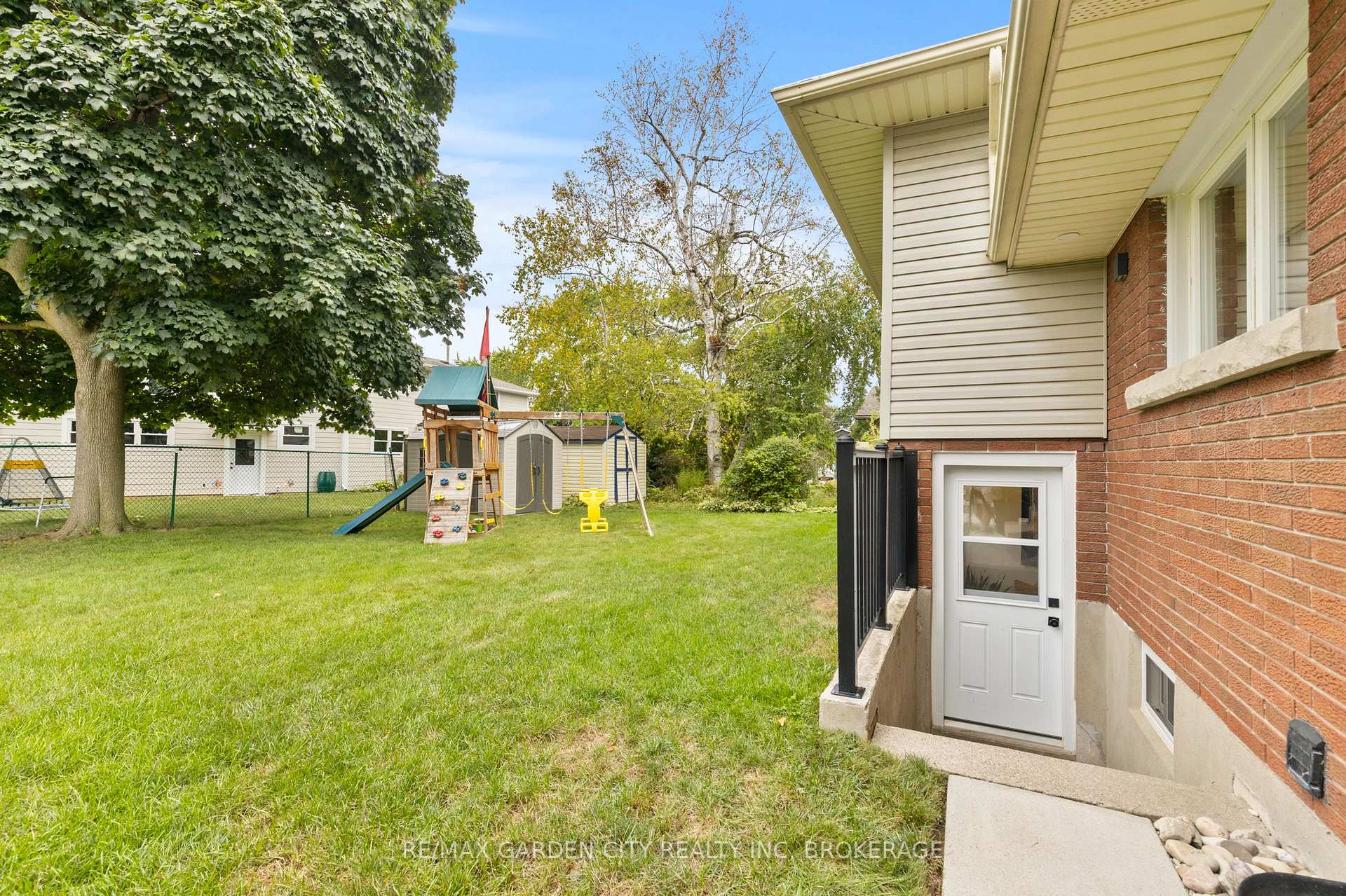 Photo 23 of 3 Cardinal Circle, St. Catharines, Vine/Linwell — HOMEH