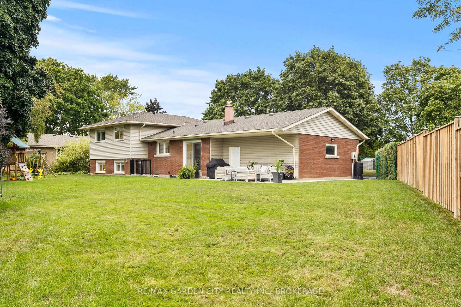 Photo 35 of 3 Cardinal Circle, St. Catharines, Vine/Linwell — HOMEH