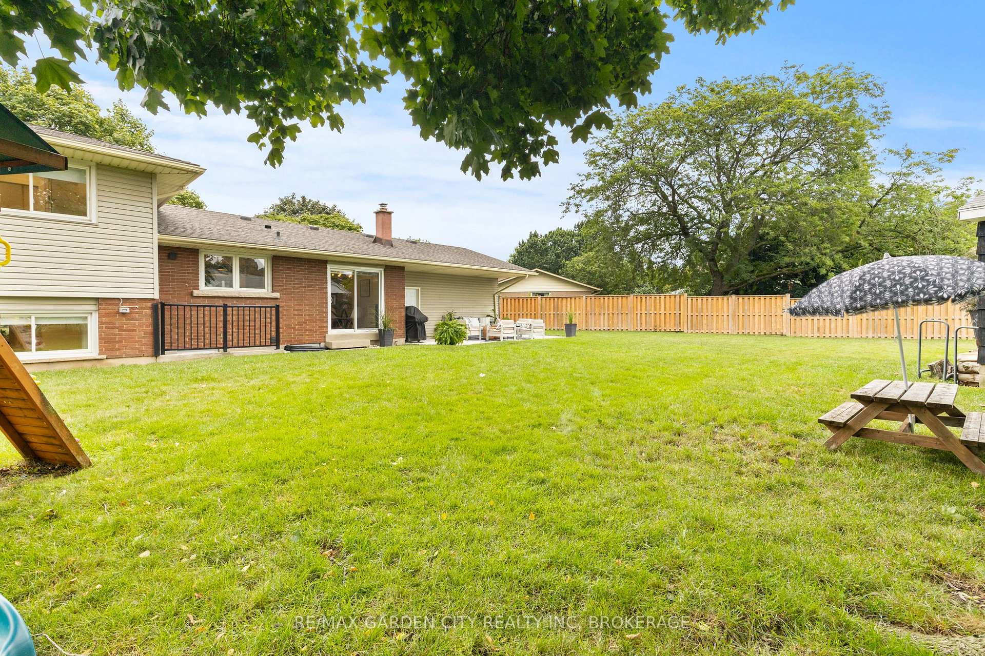 Photo 41 of 3 Cardinal Circle, St. Catharines, Vine/Linwell — HOMEH