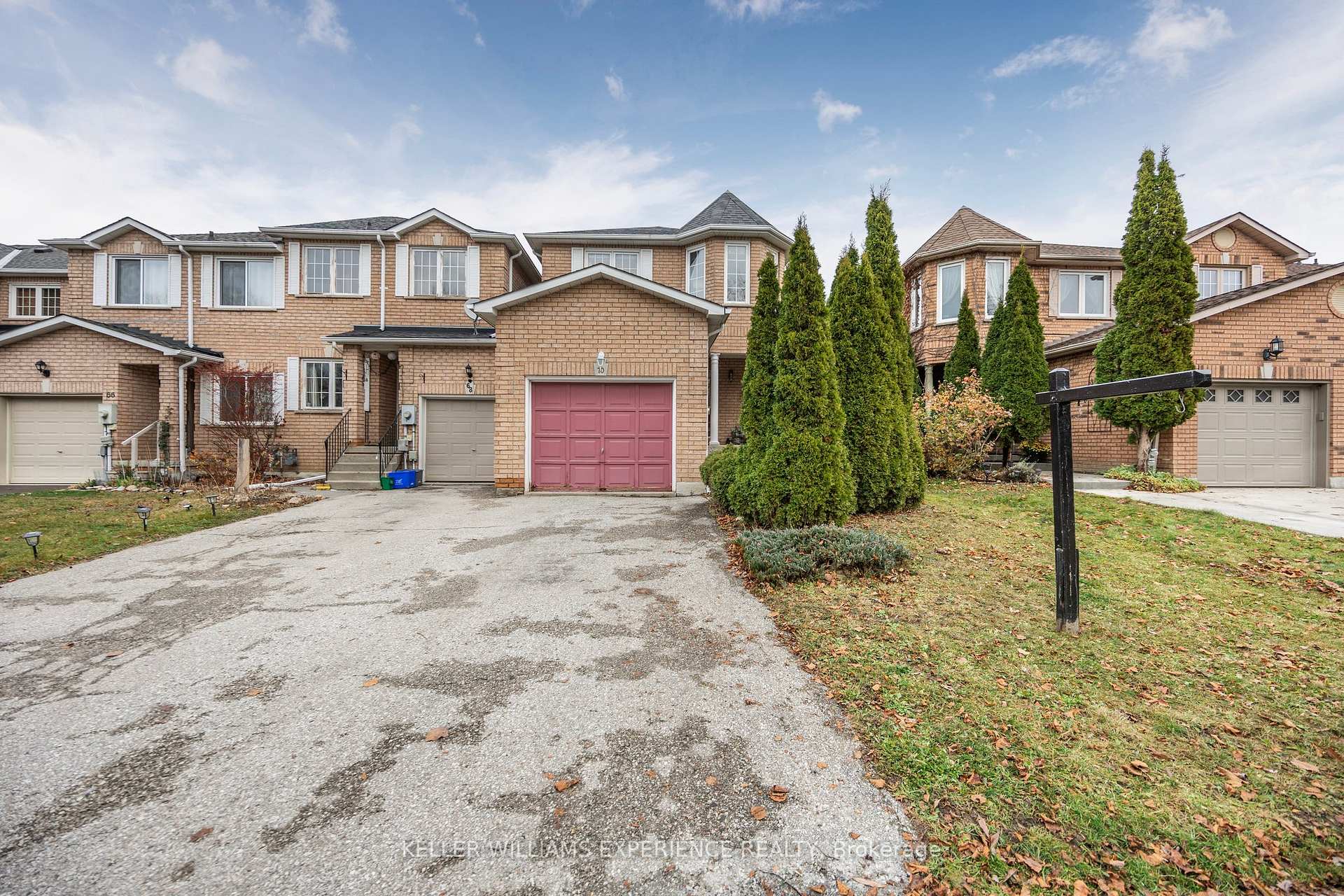 Photo 3 of 70 Bruce Crescent, Barrie, Bayshore — HOMEH