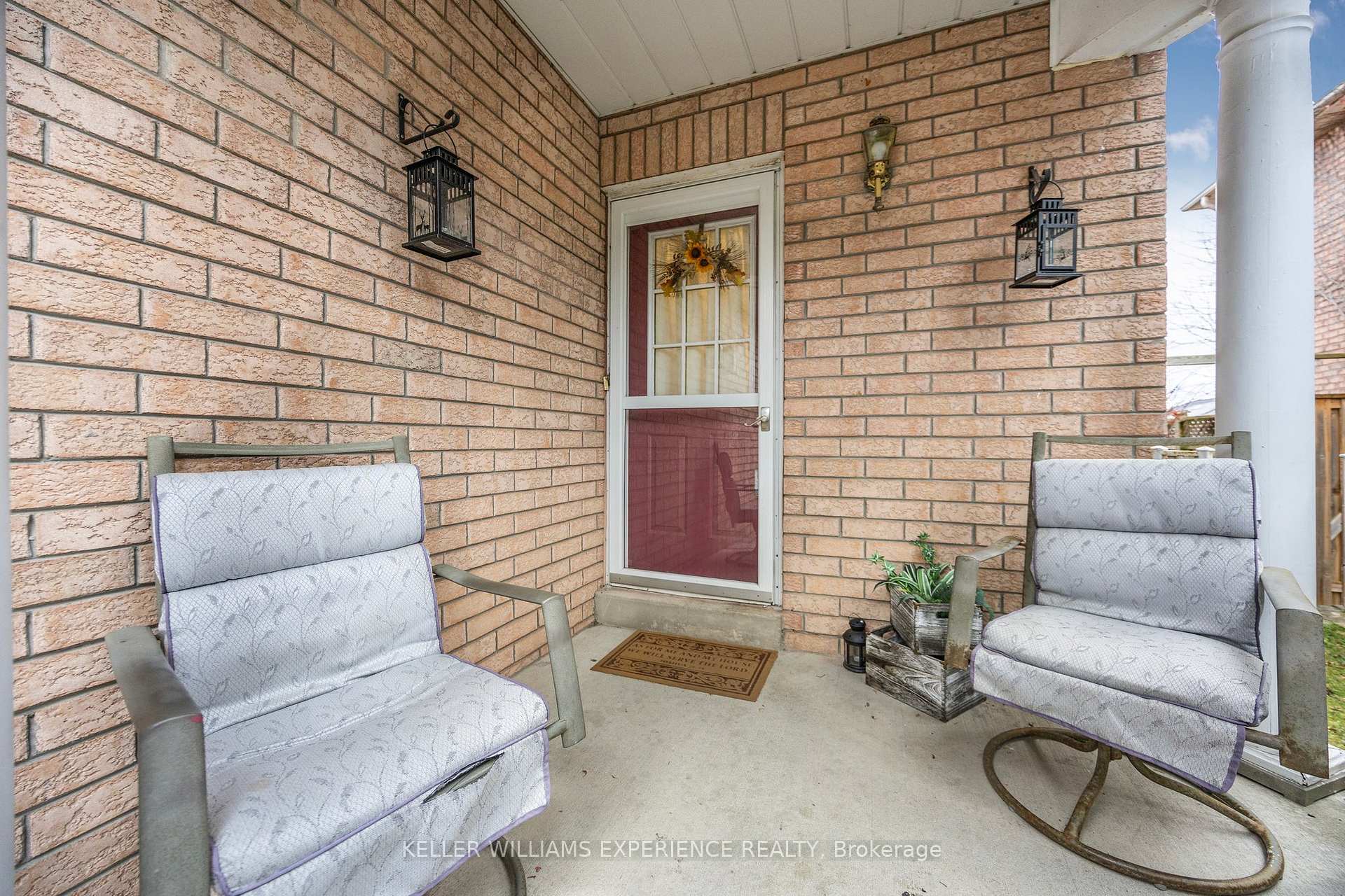 Photo 4 of 70 Bruce Crescent, Barrie, Bayshore — HOMEH