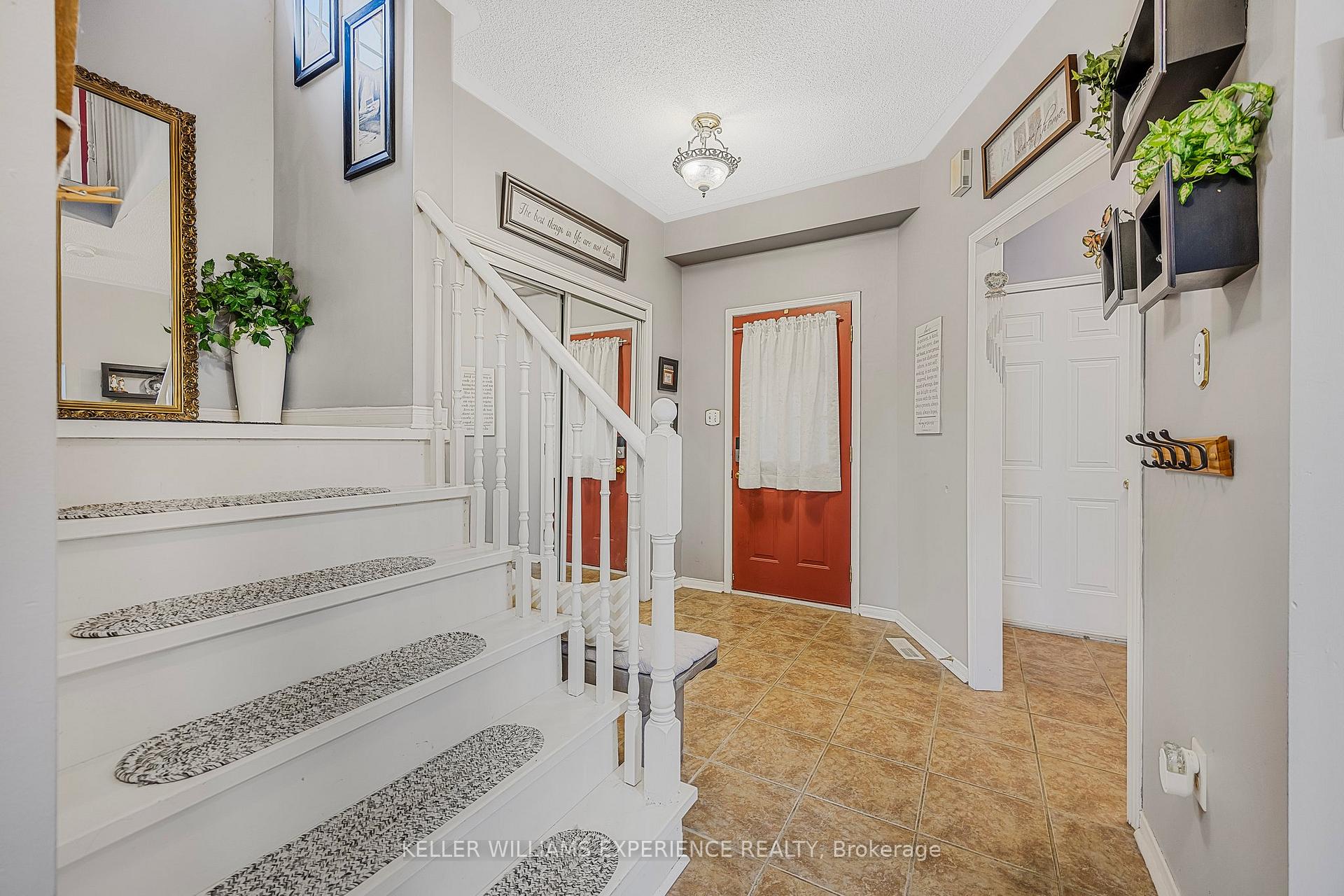 Photo 5 of 70 Bruce Crescent, Barrie, Bayshore — HOMEH