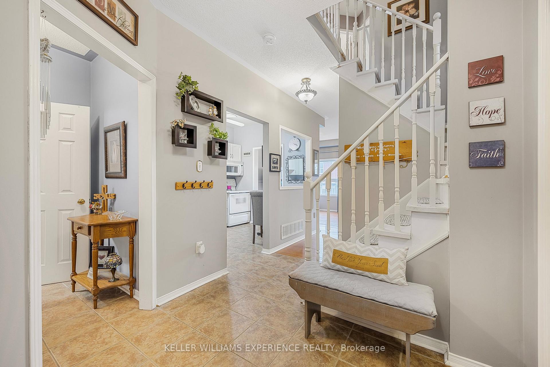 Photo 6 of 70 Bruce Crescent, Barrie, Bayshore — HOMEH