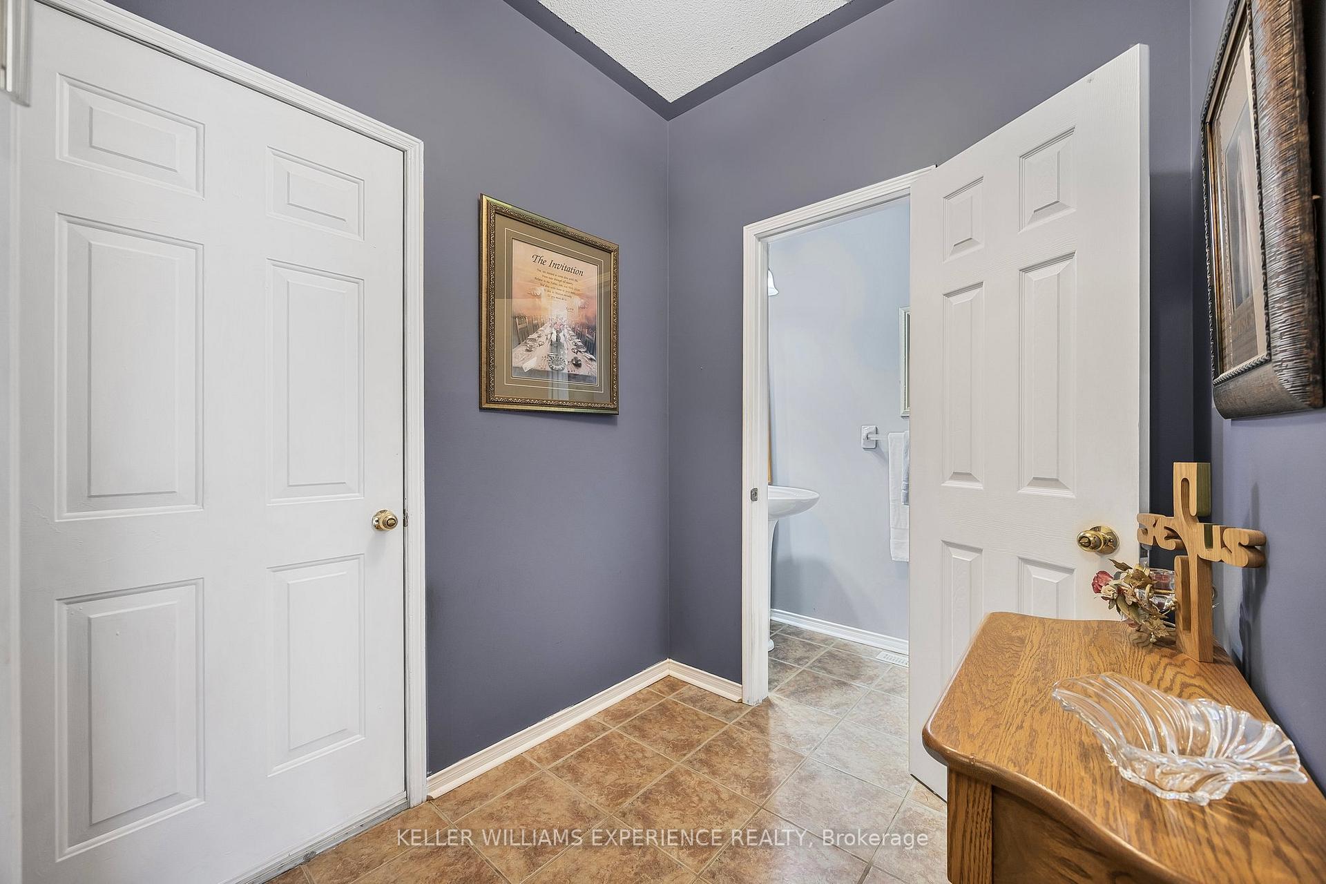 Photo 7 of 70 Bruce Crescent, Barrie, Bayshore — HOMEH