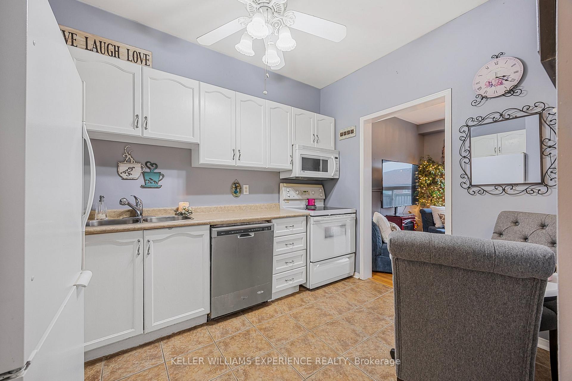 Photo 10 of 70 Bruce Crescent, Barrie, Bayshore — HOMEH