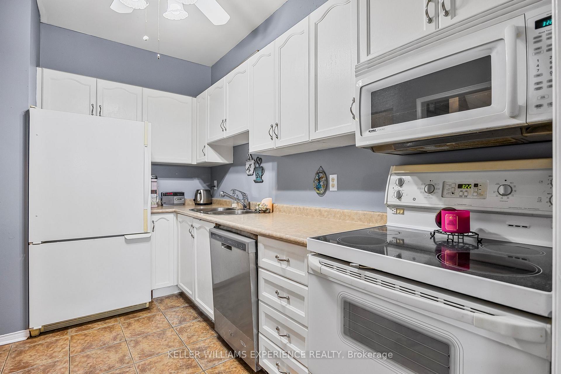 Photo 12 of 70 Bruce Crescent, Barrie, Bayshore — HOMEH