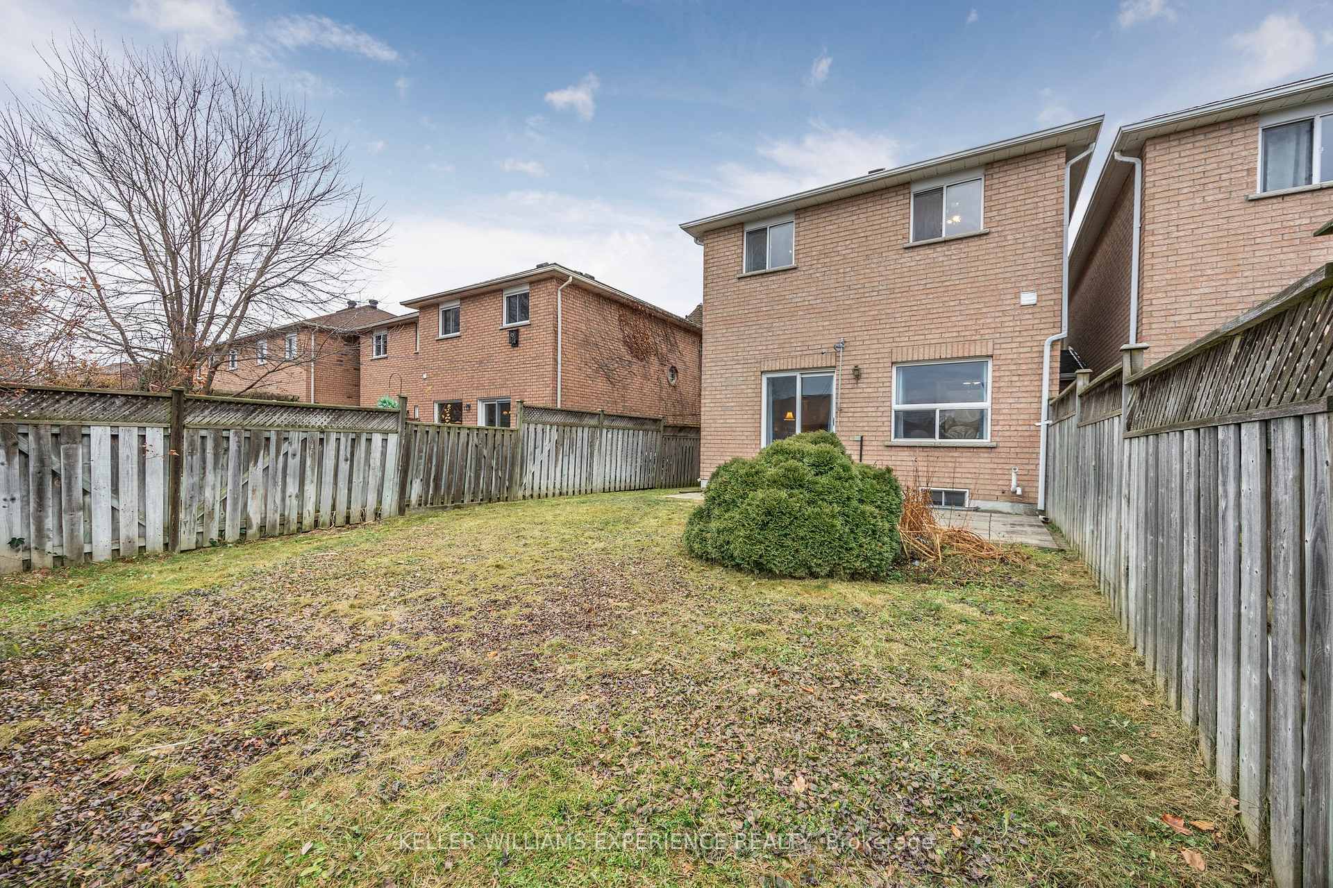 Photo 34 of 70 Bruce Crescent, Barrie, Bayshore — HOMEH