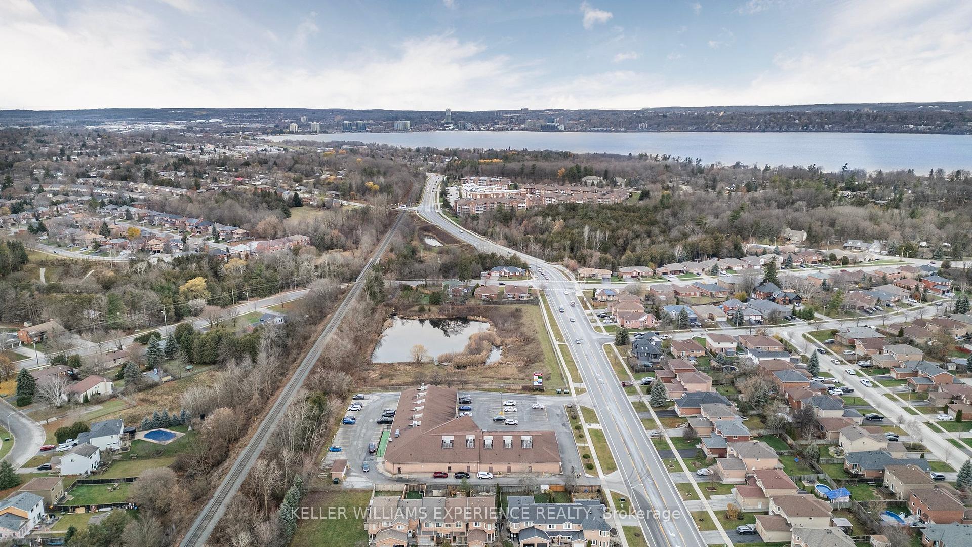 Photo 37 of 70 Bruce Crescent, Barrie, Bayshore — HOMEH