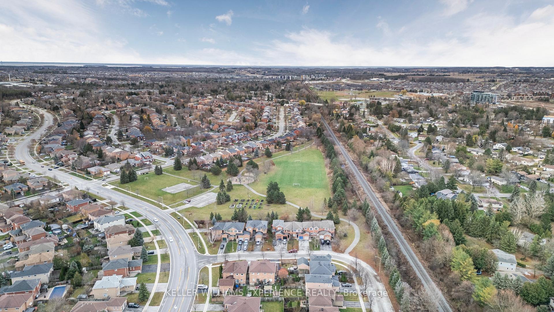 Photo 39 of 70 Bruce Crescent, Barrie, Bayshore — HOMEH