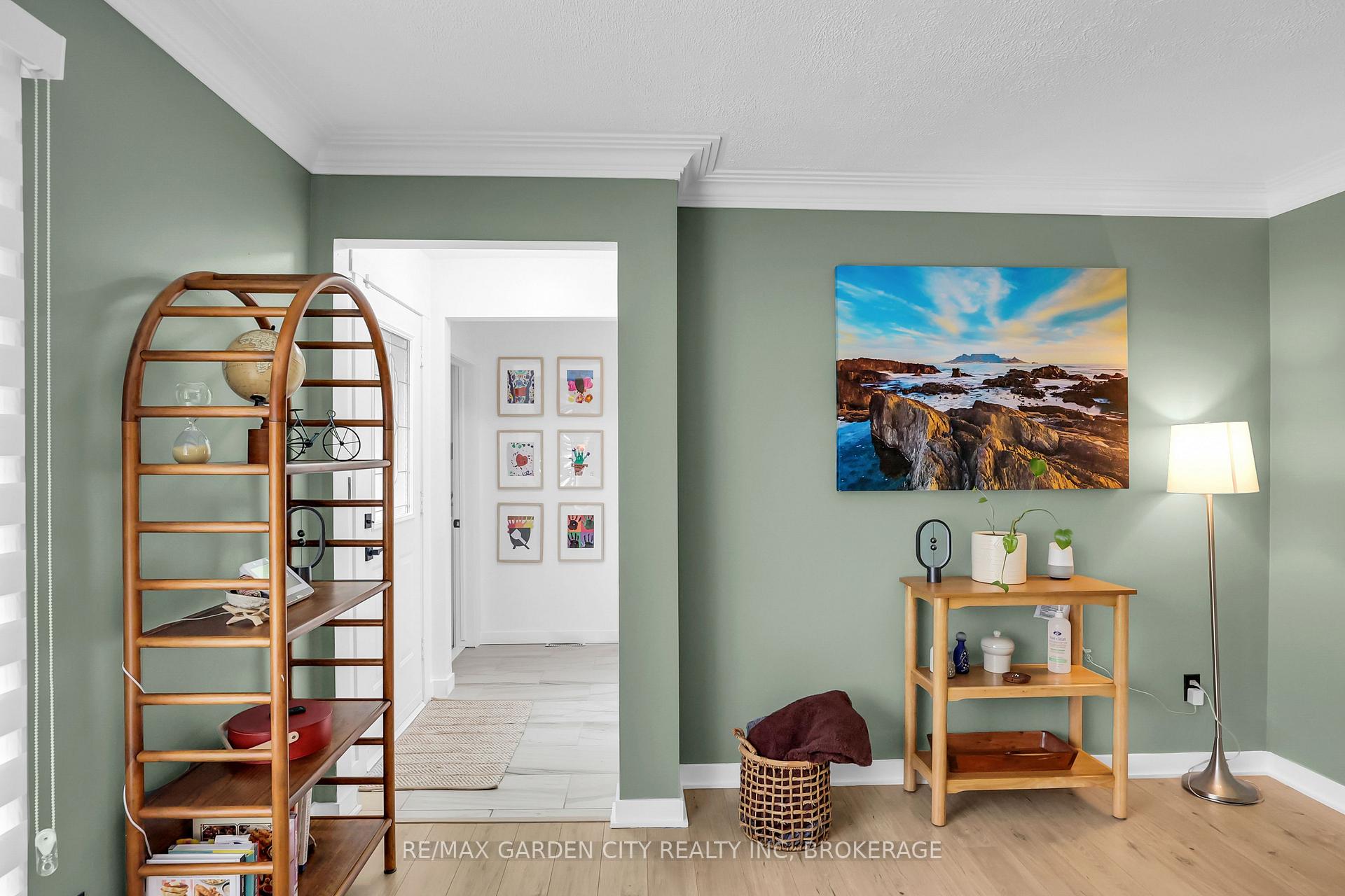 Photo 3 of 18 Wakil Drive, St. Catharines, Glendale/Glenridge — HOMEH