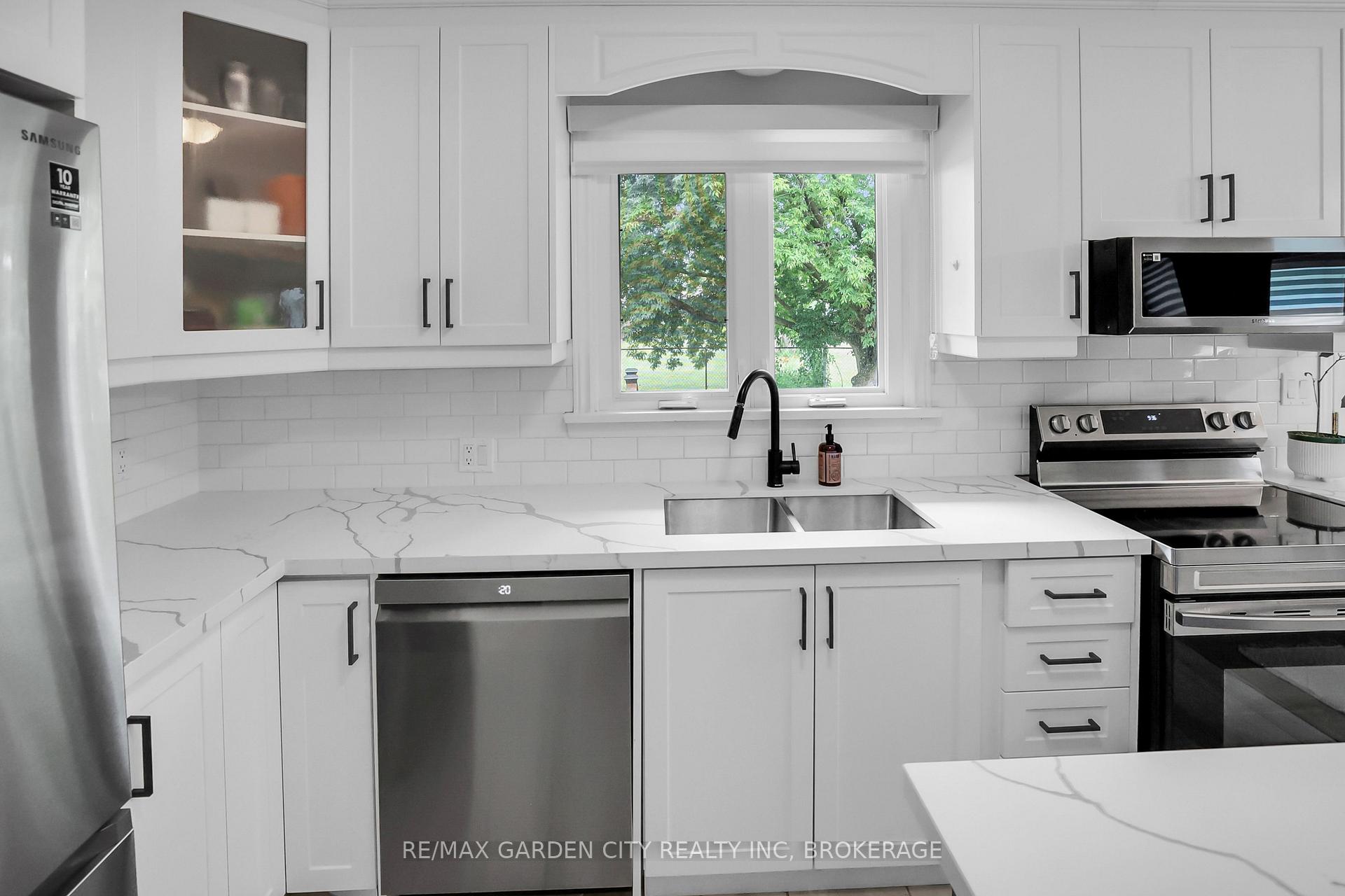 Photo 10 of 18 Wakil Drive, St. Catharines, Glendale/Glenridge — HOMEH