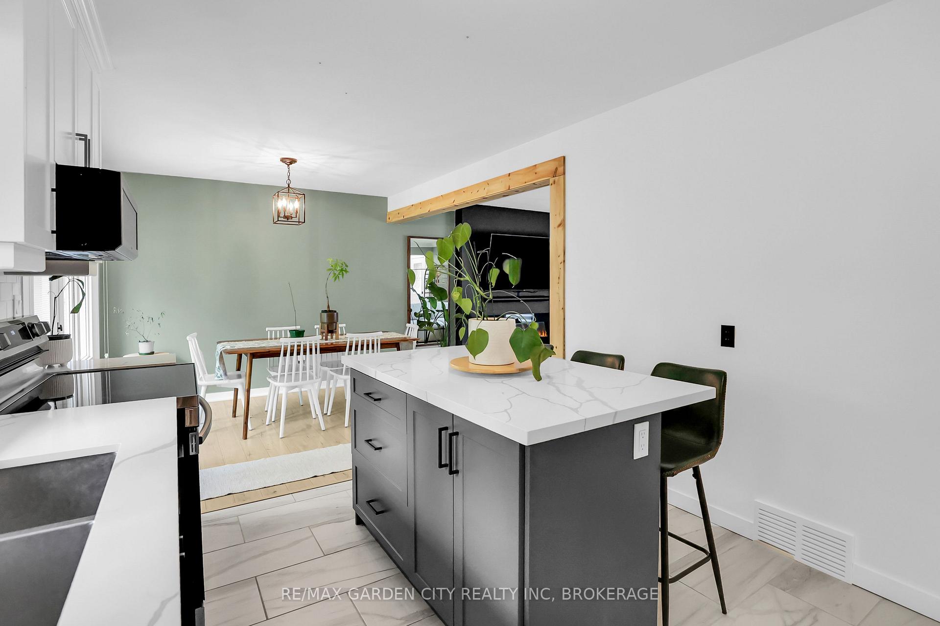 Photo 11 of 18 Wakil Drive, St. Catharines, Glendale/Glenridge — HOMEH