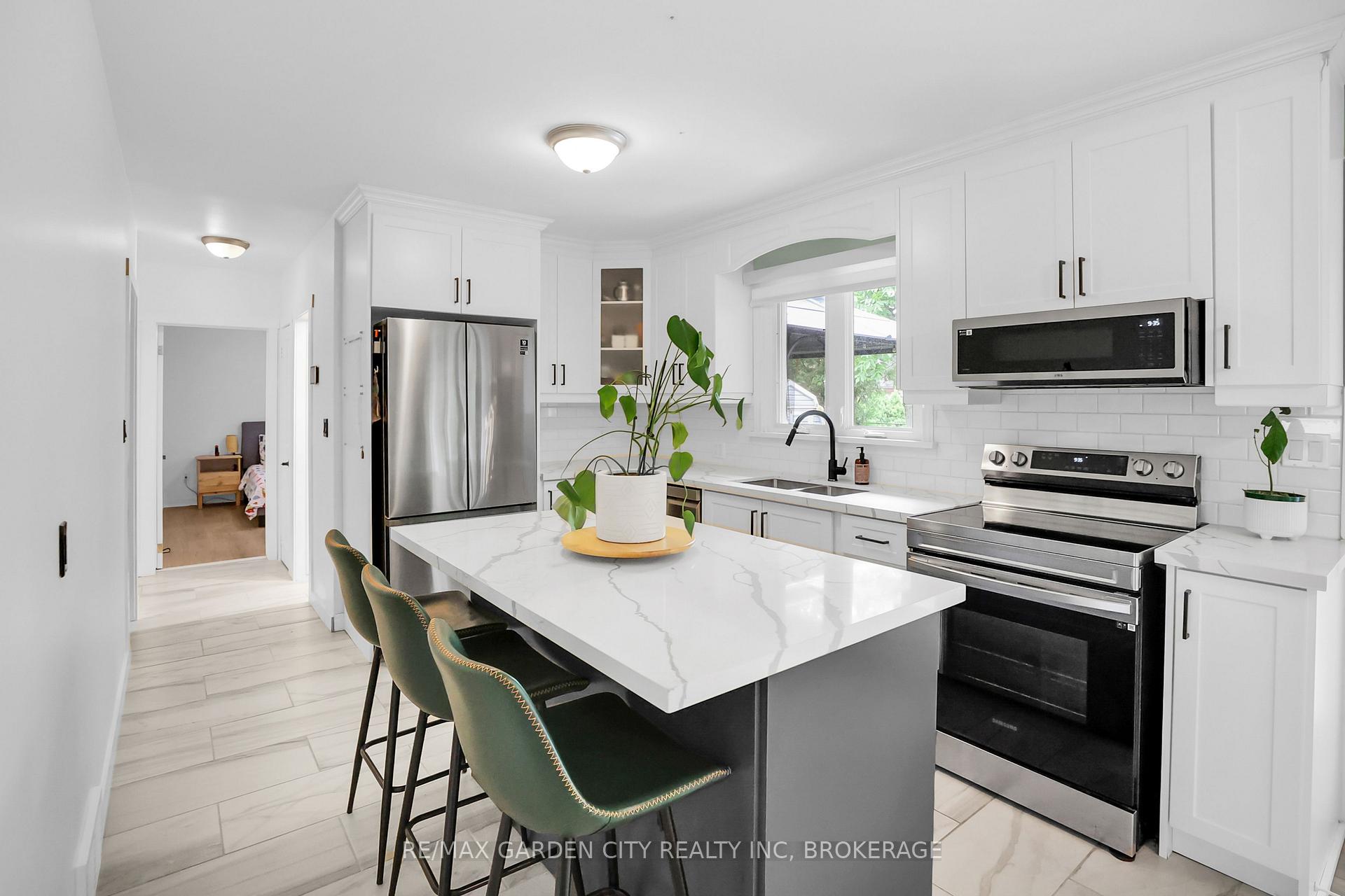 Photo 12 of 18 Wakil Drive, St. Catharines, Glendale/Glenridge — HOMEH